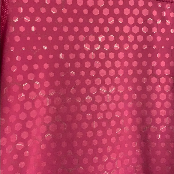 Women’s size M Under Armour heatgear t-shirt! - Picture 3 of 6